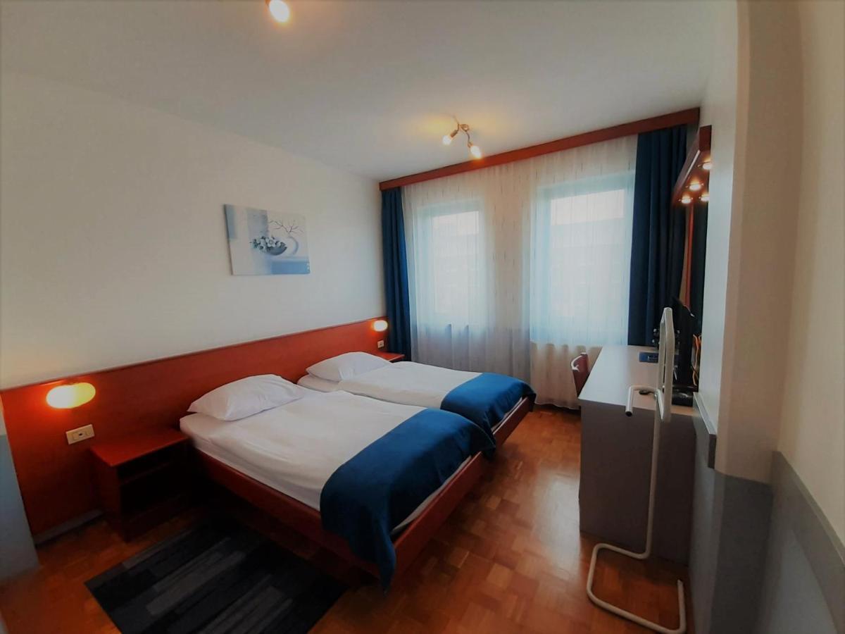 Rooms Vodisek - Depandansa Hotela Capris Capodistria Boutique Exteriör bild